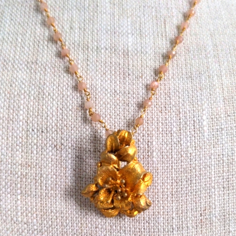 Pink Moonstone & Gold Flower Pendant Necklace. Vintage, 16"+2", 18 K Gold plated